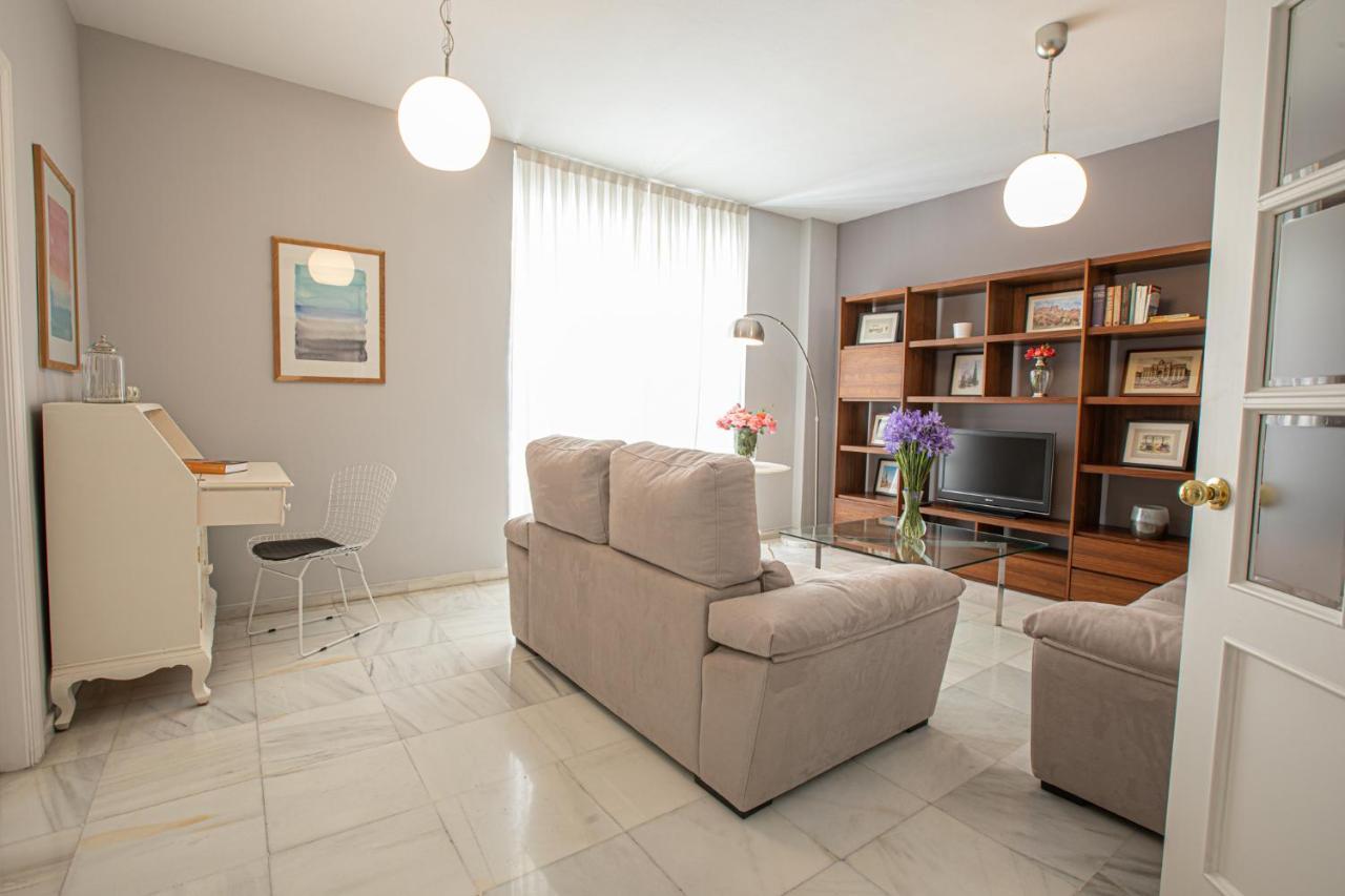 Piso Triana, Apartment *